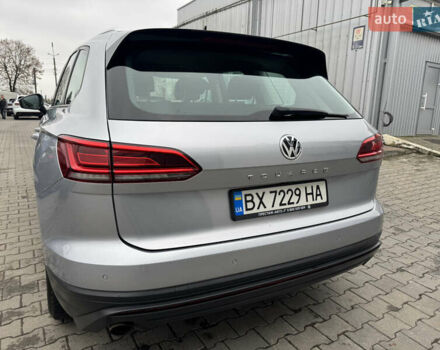 Серый Фольксваген Туарег, объемом двигателя 3 л и пробегом 127 тыс. км за 34950 $, фото 5 на Automoto.ua