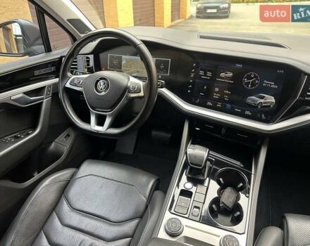 Серый Фольксваген Туарег, объемом двигателя 2.97 л и пробегом 246 тыс. км за 42000 $, фото 7 на Automoto.ua