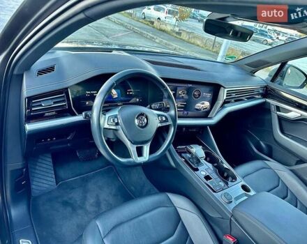 Сірий Фольксваген Туарег, об'ємом двигуна 3 л та пробігом 160 тис. км за 45800 $, фото 4 на Automoto.ua