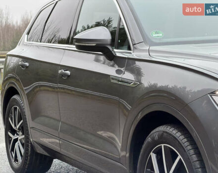 Сірий Фольксваген Туарег, об'ємом двигуна 3 л та пробігом 45 тис. км за 59999 $, фото 31 на Automoto.ua