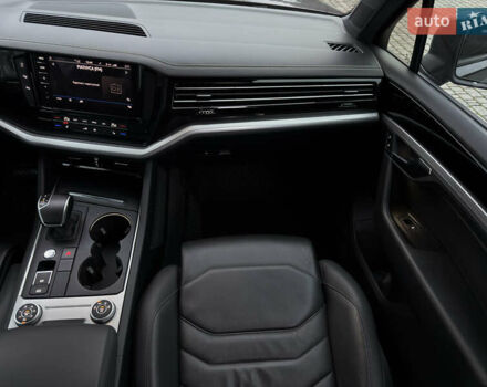 Сірий Фольксваген Туарег, об'ємом двигуна 3 л та пробігом 278 тис. км за 33700 $, фото 59 на Automoto.ua