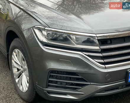 Серый Фольксваген Туарег, объемом двигателя 3.6 л и пробегом 117 тыс. км за 39990 $, фото 3 на Automoto.ua