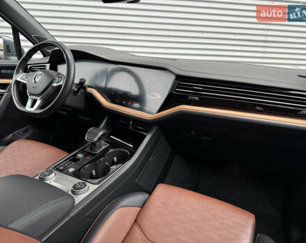 Серый Фольксваген Туарег, объемом двигателя 3 л и пробегом 85 тыс. км за 56500 $, фото 50 на Automoto.ua