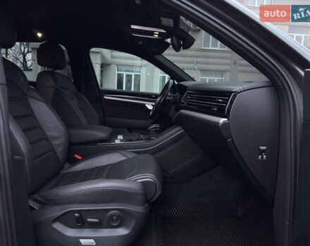 Сірий Фольксваген Туарег, об'ємом двигуна 3 л та пробігом 278 тис. км за 33700 $, фото 64 на Automoto.ua