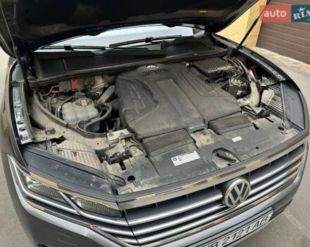 Серый Фольксваген Туарег, объемом двигателя 2.97 л и пробегом 246 тыс. км за 42000 $, фото 16 на Automoto.ua