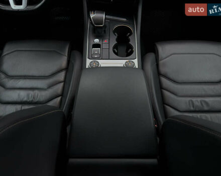 Сірий Фольксваген Туарег, об'ємом двигуна 3 л та пробігом 278 тис. км за 33700 $, фото 61 на Automoto.ua