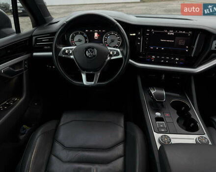 Сірий Фольксваген Туарег, об'ємом двигуна 3 л та пробігом 278 тис. км за 33700 $, фото 58 на Automoto.ua