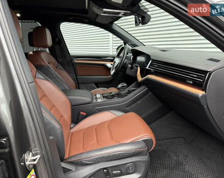 Серый Фольксваген Туарег, объемом двигателя 3 л и пробегом 85 тыс. км за 56500 $, фото 35 на Automoto.ua