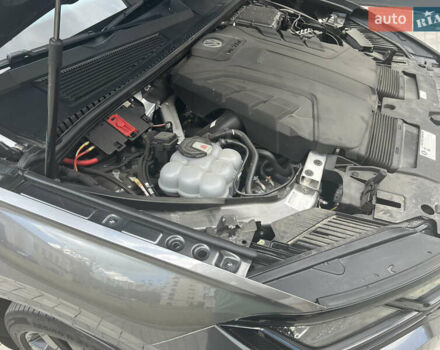 Серый Фольксваген Туарег, объемом двигателя 2.97 л и пробегом 166 тыс. км за 53000 $, фото 5 на Automoto.ua