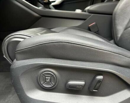 Серый Фольксваген Туарег, объемом двигателя 2.97 л и пробегом 246 тыс. км за 42000 $, фото 9 на Automoto.ua