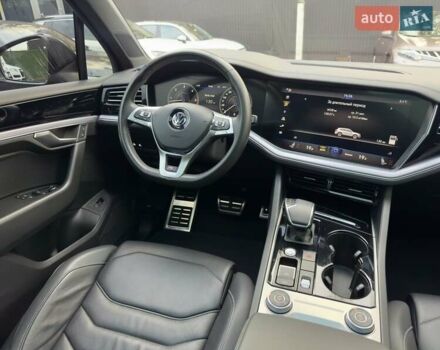 Серый Фольксваген Туарег, объемом двигателя 2.97 л и пробегом 142 тыс. км за 49700 $, фото 28 на Automoto.ua