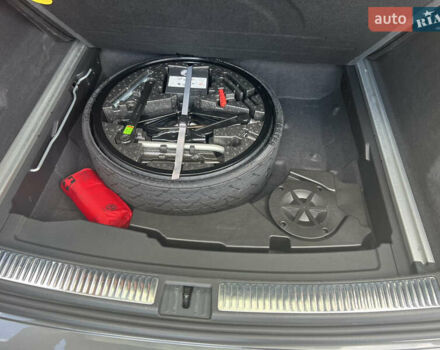 Серый Фольксваген Туарег, объемом двигателя 2.97 л и пробегом 166 тыс. км за 53000 $, фото 9 на Automoto.ua