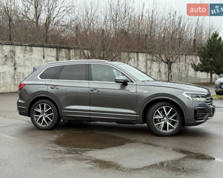 Серый Фольксваген Туарег, объемом двигателя 3 л и пробегом 85 тыс. км за 56500 $, фото 6 на Automoto.ua