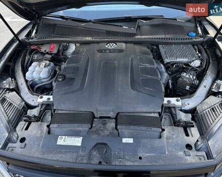 Сірий Фольксваген Туарег, об'ємом двигуна 3.96 л та пробігом 140 тис. км за 58000 $, фото 19 на Automoto.ua