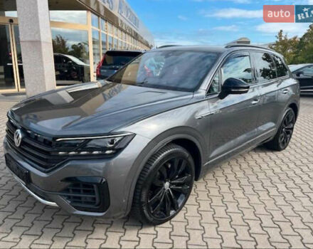 Серый Фольксваген Туарег, объемом двигателя 2.97 л и пробегом 130 тыс. км за 48900 $, фото 1 на Automoto.ua