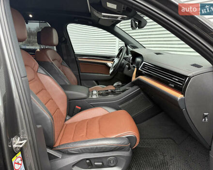 Серый Фольксваген Туарег, объемом двигателя 3 л и пробегом 85 тыс. км за 56500 $, фото 34 на Automoto.ua