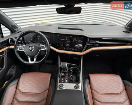 Серый Фольксваген Туарег, объемом двигателя 3 л и пробегом 85 тыс. км за 56500 $, фото 57 на Automoto.ua