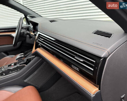 Серый Фольксваген Туарег, объемом двигателя 3 л и пробегом 85 тыс. км за 56500 $, фото 40 на Automoto.ua