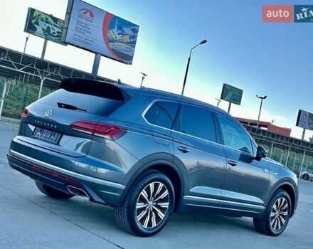 Сірий Фольксваген Туарег, об'ємом двигуна 3 л та пробігом 160 тис. км за 45800 $, фото 2 на Automoto.ua