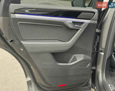 Сірий Фольксваген Туарег, об'ємом двигуна 3 л та пробігом 45 тис. км за 59999 $, фото 64 на Automoto.ua