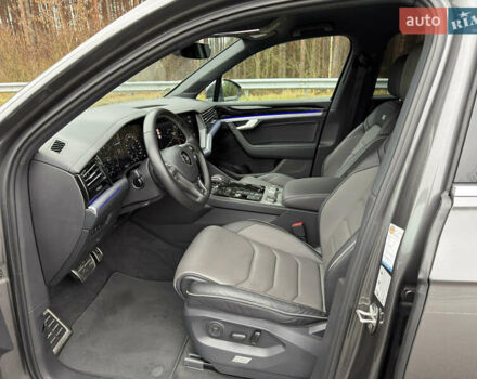Сірий Фольксваген Туарег, об'ємом двигуна 3 л та пробігом 45 тис. км за 59999 $, фото 59 на Automoto.ua