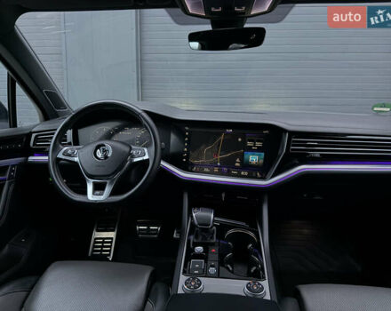 Сірий Фольксваген Туарег, об'ємом двигуна 3 л та пробігом 182 тис. км за 46000 $, фото 75 на Automoto.ua