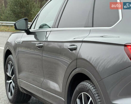 Сірий Фольксваген Туарег, об'ємом двигуна 3 л та пробігом 45 тис. км за 59999 $, фото 38 на Automoto.ua