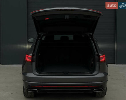 Сірий Фольксваген Туарег, об'ємом двигуна 3 л та пробігом 182 тис. км за 46000 $, фото 34 на Automoto.ua