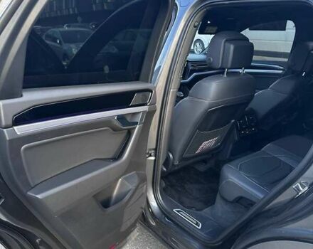 Сірий Фольксваген Туарег, об'ємом двигуна 3.96 л та пробігом 140 тис. км за 58000 $, фото 11 на Automoto.ua