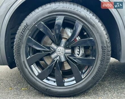 Серый Фольксваген Туарег, объемом двигателя 2.97 л и пробегом 142 тыс. км за 49700 $, фото 29 на Automoto.ua