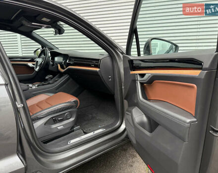 Серый Фольксваген Туарег, объемом двигателя 3 л и пробегом 85 тыс. км за 56500 $, фото 29 на Automoto.ua