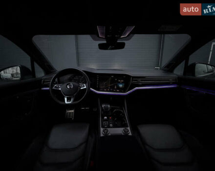 Сірий Фольксваген Туарег, об'ємом двигуна 3 л та пробігом 182 тис. км за 46000 $, фото 76 на Automoto.ua