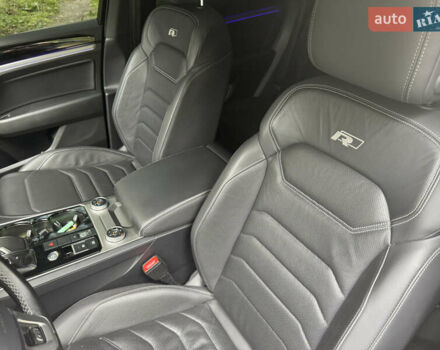 Серый Фольксваген Туарег, объемом двигателя 2.97 л и пробегом 128 тыс. км за 57500 $, фото 4 на Automoto.ua