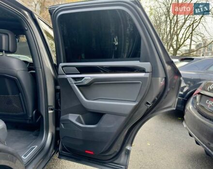 Серый Фольксваген Туарег, объемом двигателя 2.97 л и пробегом 142 тыс. км за 49700 $, фото 19 на Automoto.ua