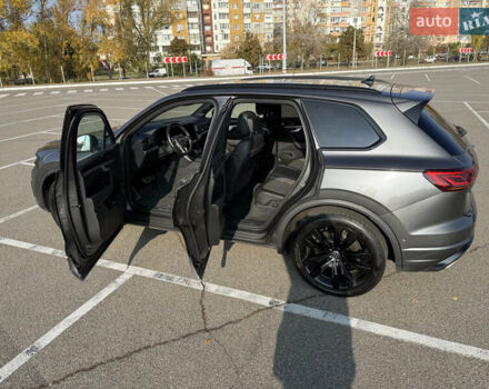 Серый Фольксваген Туарег, объемом двигателя 2.97 л и пробегом 214 тыс. км за 46700 $, фото 16 на Automoto.ua