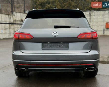 Серый Фольксваген Туарег, объемом двигателя 3 л и пробегом 85 тыс. км за 56500 $, фото 19 на Automoto.ua