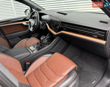 Серый Фольксваген Туарег, объемом двигателя 3 л и пробегом 85 тыс. км за 56500 $, фото 36 на Automoto.ua