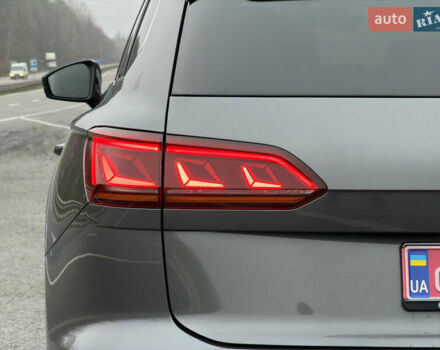 Сірий Фольксваген Туарег, об'ємом двигуна 3 л та пробігом 45 тис. км за 59999 $, фото 44 на Automoto.ua