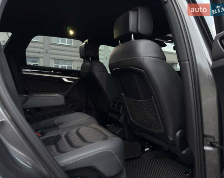 Сірий Фольксваген Туарег, об'ємом двигуна 3 л та пробігом 278 тис. км за 33700 $, фото 54 на Automoto.ua