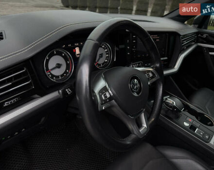 Сірий Фольксваген Туарег, об'ємом двигуна 3 л та пробігом 278 тис. км за 33700 $, фото 42 на Automoto.ua