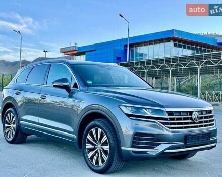 Сірий Фольксваген Туарег, об'ємом двигуна 3 л та пробігом 160 тис. км за 45800 $, фото 3 на Automoto.ua