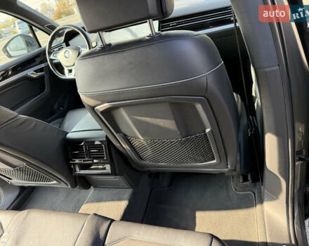 Серый Фольксваген Туарег, объемом двигателя 2.97 л и пробегом 214 тыс. км за 46700 $, фото 5 на Automoto.ua