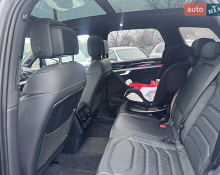 Серый Фольксваген Туарег, объемом двигателя 2.97 л и пробегом 155 тыс. км за 54500 $, фото 23 на Automoto.ua