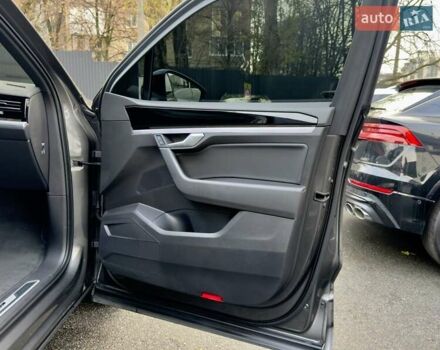 Серый Фольксваген Туарег, объемом двигателя 2.97 л и пробегом 142 тыс. км за 49700 $, фото 21 на Automoto.ua