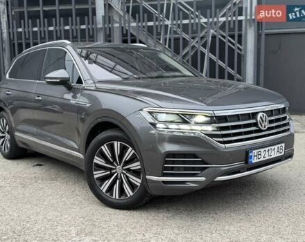 Серый Фольксваген Туарег, объемом двигателя 3 л и пробегом 246 тыс. км за 41750 $, фото 1 на Automoto.ua