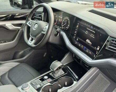 Серый Фольксваген Туарег, объемом двигателя 2.97 л и пробегом 142 тыс. км за 49700 $, фото 33 на Automoto.ua