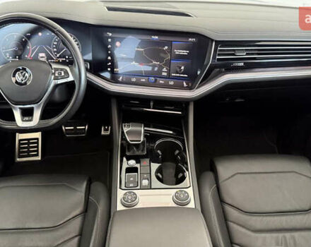 Серый Фольксваген Туарег, объемом двигателя 2.97 л и пробегом 130 тыс. км за 48900 $, фото 5 на Automoto.ua