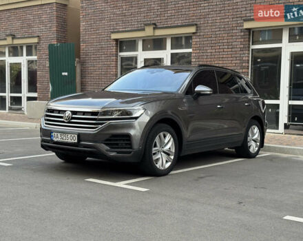 Сірий Фольксваген Туарег, об'ємом двигуна 3 л та пробігом 253 тис. км за 32900 $, фото 2 на Automoto.ua