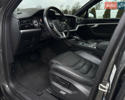 Сірий Фольксваген Туарег, об'ємом двигуна 3 л та пробігом 278 тис. км за 33700 $, фото 37 на Automoto.ua