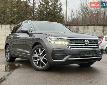 Серый Фольксваген Туарег, объемом двигателя 3 л и пробегом 85 тыс. км за 56500 $, фото 3 на Automoto.ua